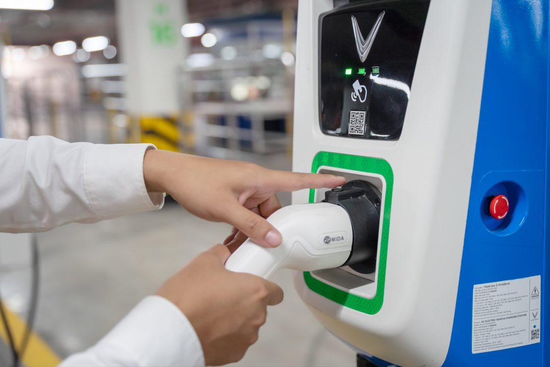 Hướng dẫn sạc ô tô điện VinFast dòng xe: VFe34, VF3, VF5, VF6, VF7, VF8, VF9